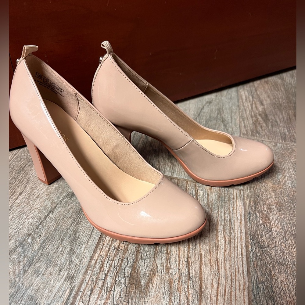 Elegant Nude Pumps NEVER WORN Jenn Ardor
